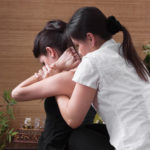 Thai-Massage asiatisch – zwei Frauen